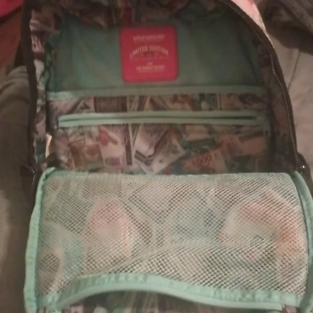 Sprayground - Picture 4 of 4